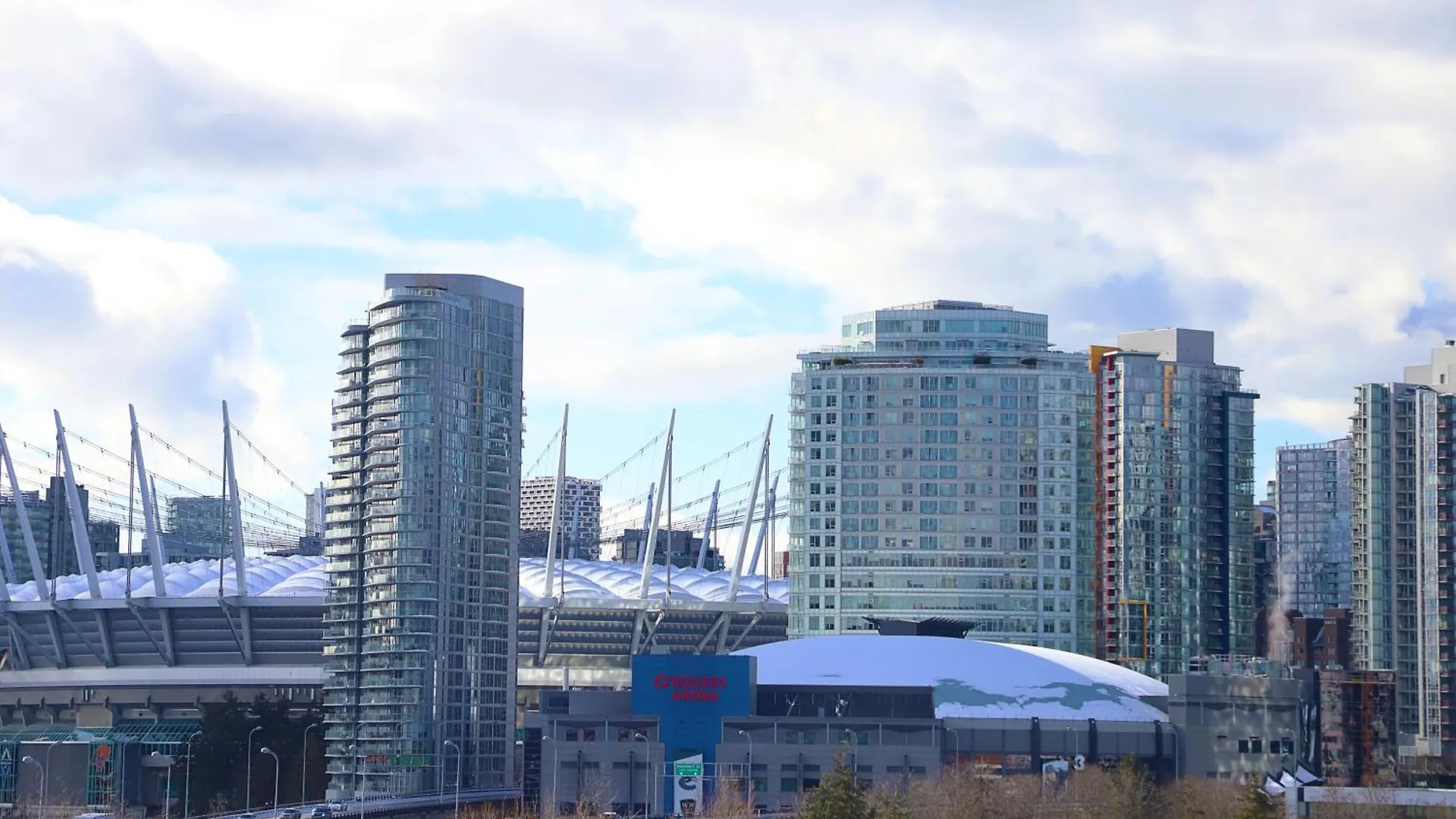 Landmark Views Licensed 2-Bedroom With Soundbar And Large Outdoor Space Vancouver Appartamento