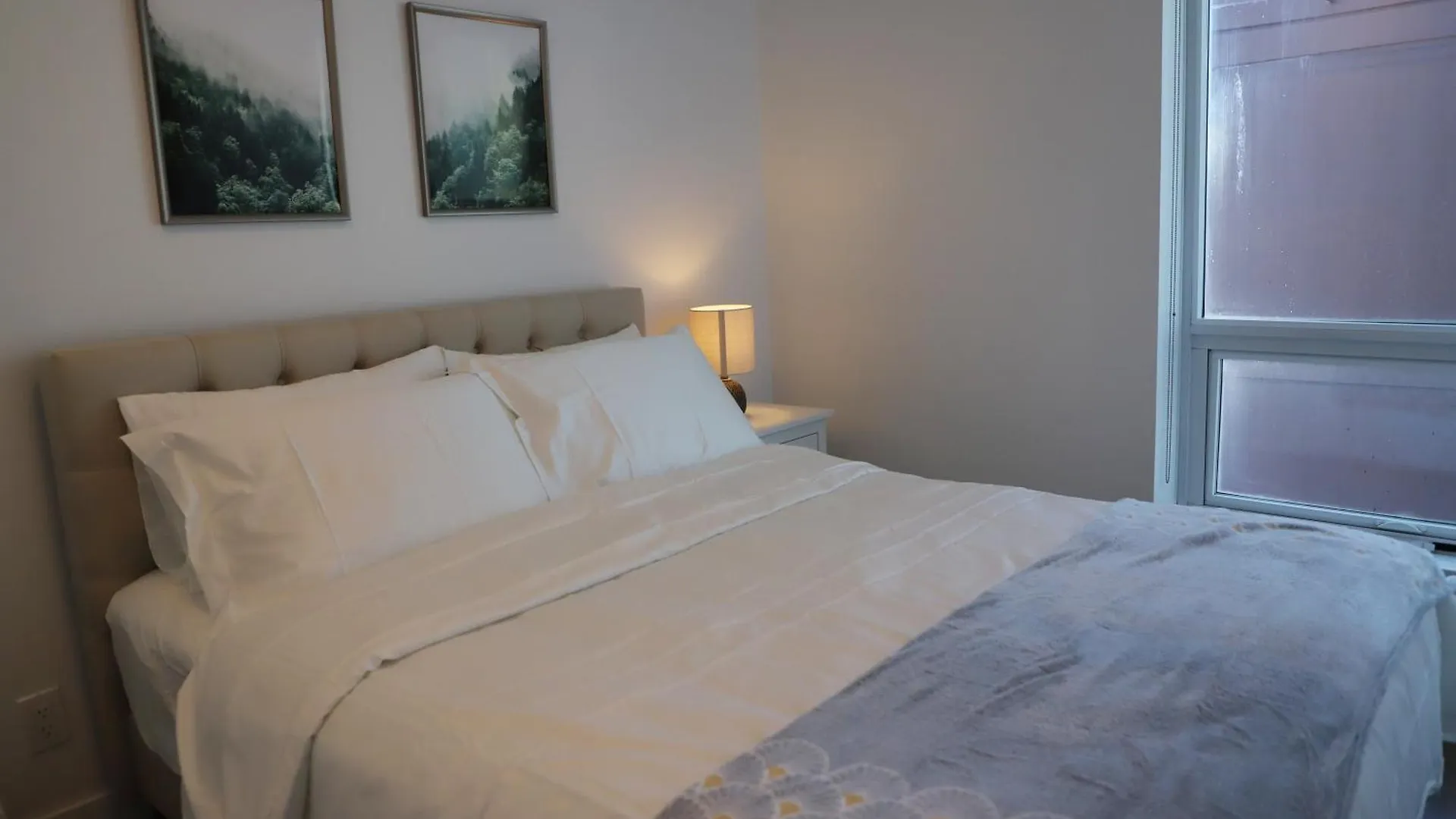 Landmark Views Licensed 2-Bedroom With Soundbar And Large Outdoor Space Vancouver Canada